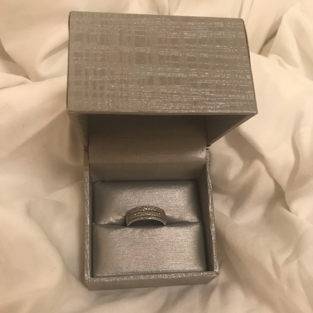 Zale 1/4 diamond ring 10k